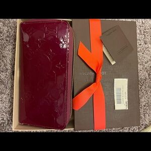 Louis Vuttion wallet w date code